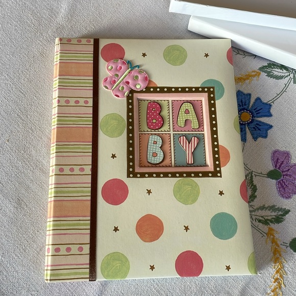 ABC and Me Memory Baby keepsake memory book, baby's first 5 years CR Gibson 2018 - Picture 2 of 15